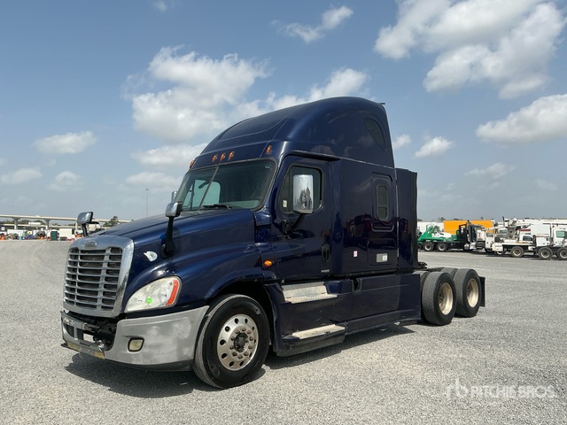 2016 Freightliner Cascadia 125 6x4 T/A Sleeper Truck Tractor