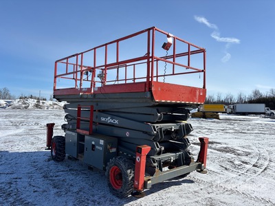 2016 Skyjack SJ9250RT 4x4 Dual Fuel Scissor Lift