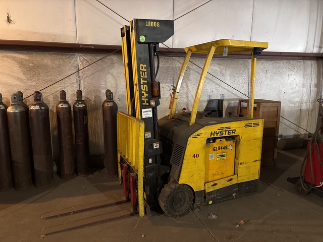 2004 Hyster E40HSD 2800 lb Electric Forklift (Inoperable)