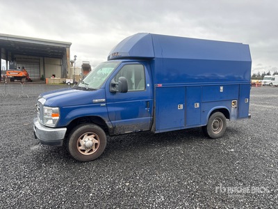 2012 Ford Econoline E-350 4x2 ユーティリティトラック