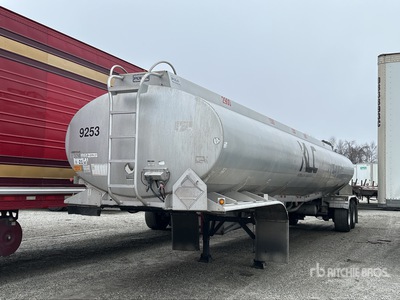 2011 Polar 9200 gal T/A Przyczepa cysterna