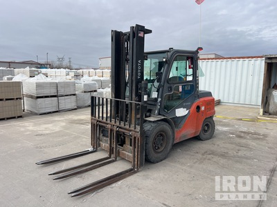 Toyota 8FD50U 9750 lb Pneumatic Tire Forklift