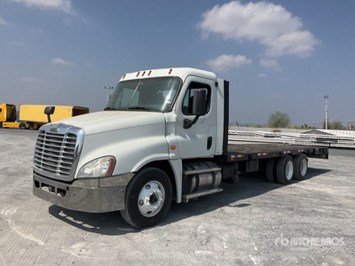 2016 Freightliner Cascadia 125 6x2 Camion con Plataforma / 平台トラック