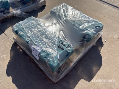 Quantity of (2) Makita HM1307CB 35 lb Demolition Hammer
