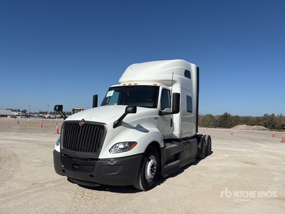 2023 International LT625 6x4 تراكتور شاحنة كابينة النوم (ثنائية المحور)