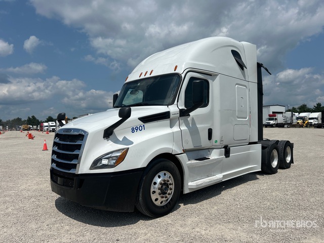 2020 Freightliner Cascadia 126 6x4 T/A Sleeper Truck Tractor