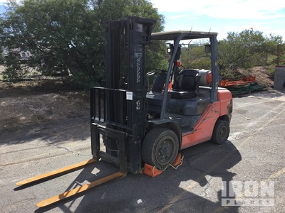 Toyota 8FGU30 5620 lb Pneumatic Tire Wózek widłowy