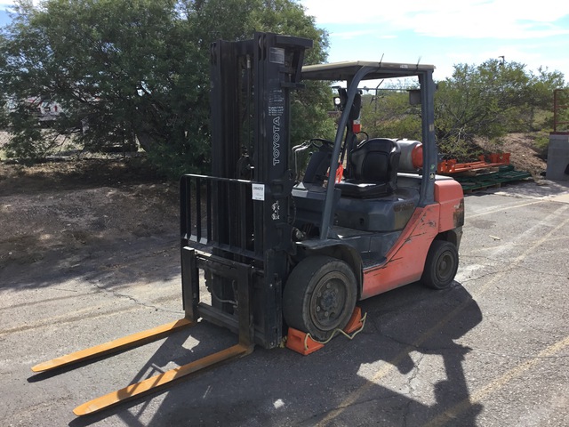 2009 Toyota 8FGU30 5620 lb Pneumatic Tire Forklift 2009 Toyota 8FGU30 5620 lb Pneumatic Tire Forklift