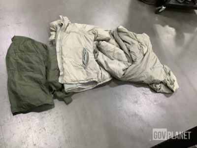 (8) Extreme Cold Parkas & (2) Flyer's Jacket Liners