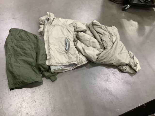 (8) Extreme Cold Parkas & (2) Flyer's Jacket Liners