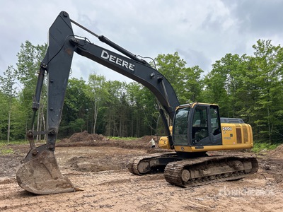 2011 John Deere 240D LC Rupsgraafmachine