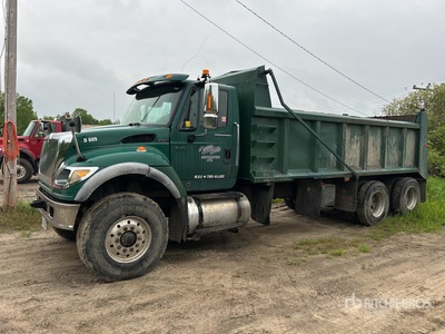 2006 International 7600 6x4 T/A Camión dumper