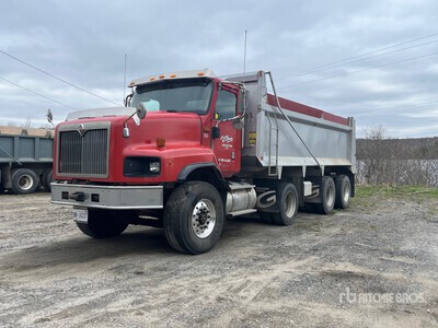 2011 International PAYSTAR Tri/A Camión dumper