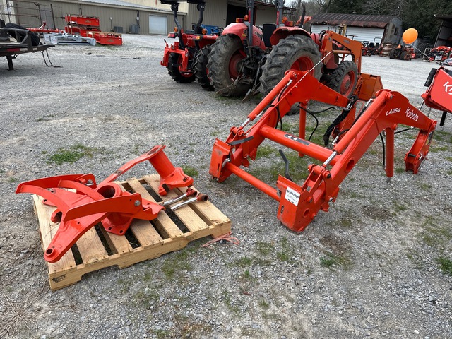 Kubota LA1154A Front Loader Attachment (Inoperable)