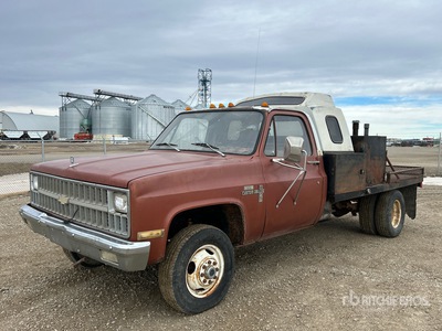 1982 GMC K30 Custom Deluxe 4x4 Flatbed Truck