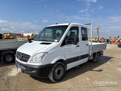 2012 Mercedes-Benz 310 CDI Crew Cab شاحنة مسطحة