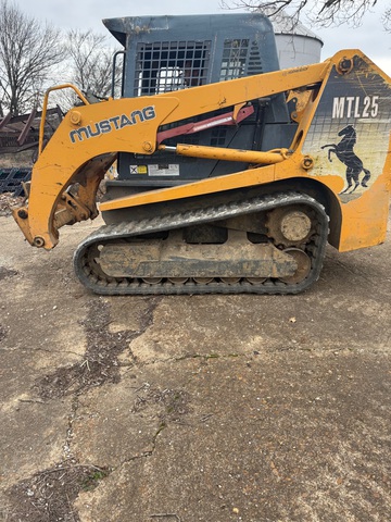 Mustang MTL25 Skid Steer Loader Mustang MTL25 Skid Steer Loader
