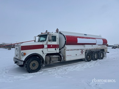 2014 Peterbilt 367 23500 L 8x6 Camion citerne de carburant