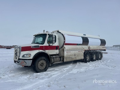 2010 Freightliner M2 112 23500 L 8x6 Camion citerne de carburant