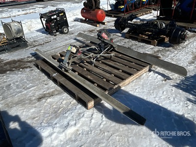 Qty of 2 hand held power, 1 gas and 1 Millwalkee battery unit Concrete Screed