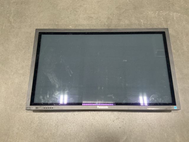 Panasonic TH-42PWD7 Plasma Monitor w/Case
