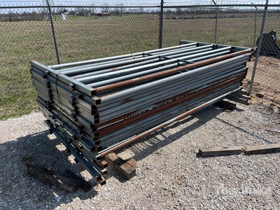 Quantity of (19) 5 ft x 10 ft Corral Panneau pour bétail
