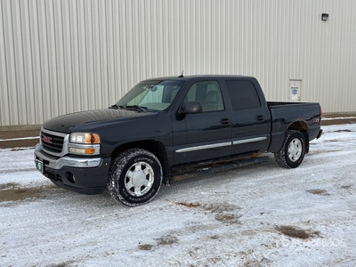 2005 GMC Sierra 1500 SLT 4x4 Crew Cab Pick Up