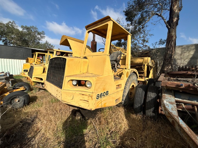 John Deere 860B Motor Scraper (Inoperable)