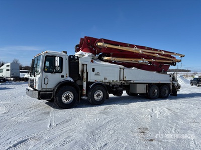 Putzmeister on 2013 Mack 8x4 Twin-Steer Camion pompe à béton