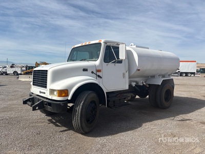 2001 International 4700 4x2 Water Truck