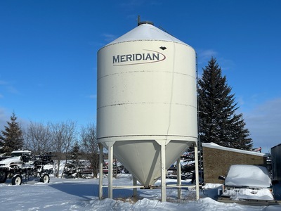 2009 Meridian 1412EIMPWS7 +/- 2100 bu Smooth Wall Hopper Trémie à grains