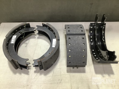(12) Bendix 805714 Brake Shoes