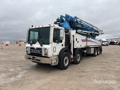 2013 Putzmeister 16H on 2014 Mack MRU613 8x4 Concrete Pump Truck