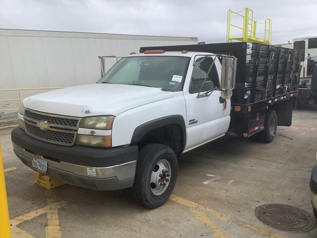 2005 Chevrolet Silverado 3500 4x2 Flatbed Truck (Inoperable) 2005 Chevrolet Silverado 3500 4x2 Flatbed Truck (Inoperable)