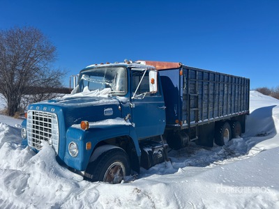 Ford 900 6x2 Grain Truck (Inoperable)