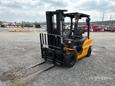 2014 Hyundai 30D-9 5890 lb Pneumatic Tire Forklift