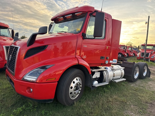 2022 Volvo VNR 6x4 T/A Day Cab Truck Tractor (Inoperable)