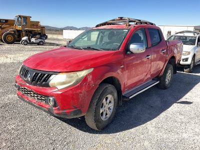 2016 Mitsubishi L200 4x4 Crew Cab Camioneta (INOPERABLE) / بيك اب (Inoperable)