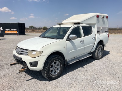 2012 Mitsubishi L200 4x4 Crew Cab Camioneta / Pickup