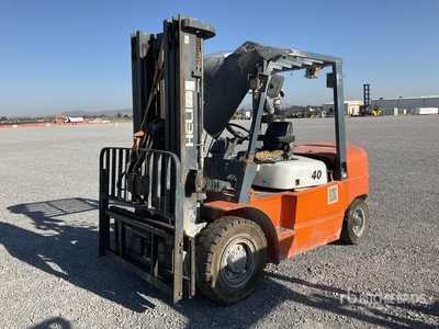 Heli CPCD40-M4K2 8800 lb Montacargas / Forklift (Inoperable)
