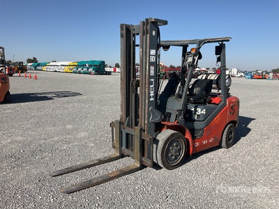 Heli CPYD30-RC1H 6600 lb Pneumatic Tire Montacargas / Forklift