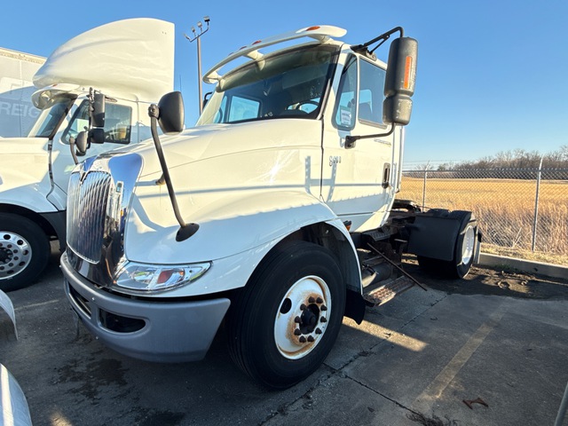 2007 International 8600 4x2 S/A Day Cab Truck Tractor (Inoperable)