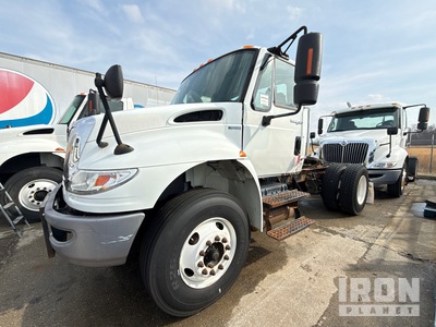 2010 International 4400 4x2 S/A Day Cab Truck Tractor (Inoperable)