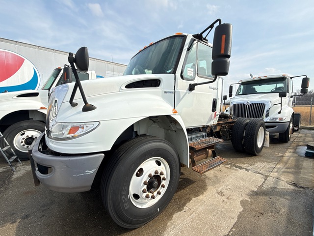 2010 International 4400 4x2 S/A Day Cab Truck Tractor (Inoperable)