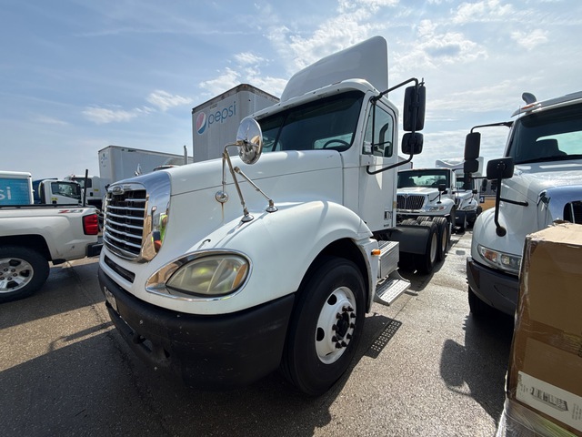 2006 Freightliner Columbia 120 6x4 T/A Day Cab Truck Tractor (Inoperable)