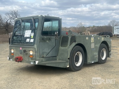2001 FMC B600 Aircraft Pushback Tractor