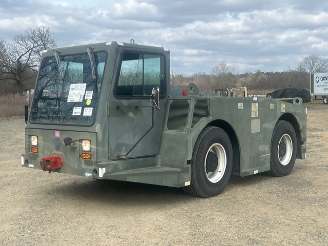 2001 FMC B600 Aircraft Pushback Tractor