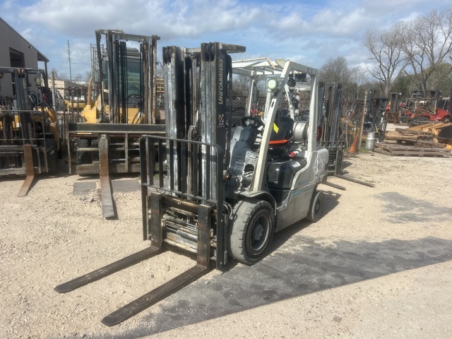 2018 UniCarriers PF60 5800 lb Pneumatic Tire Forklift