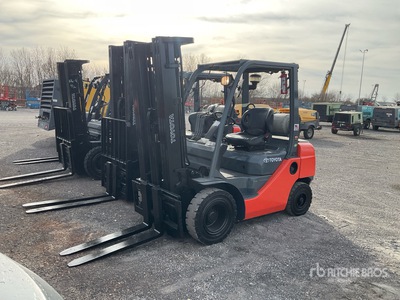 2017 Toyota 8FGU25 4500 lb Pneumatic Tire Carretilla Elevadora