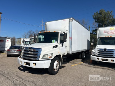 2012 Hino 268 4x2 Furgoneta caja cerrada